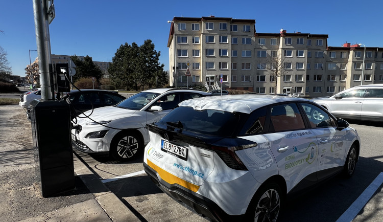 Město uvedlo do provozu 50 nových dobíjecích stanic pro elektormobily