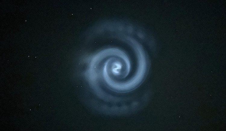 Lidi vyděsila tajemná spirála na nebi. Šlo o přebytečné palivo rakety, vysvětlili odborníci