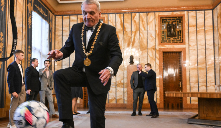 Bohuslav Svoboda se předvedl s míčem.
