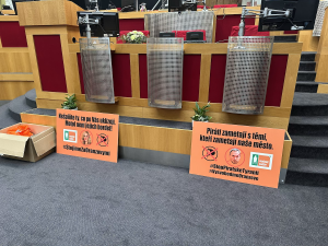 Zaměstnanci Pražských služeb přišli protestovat na magistrát, zastupitelé zařadili jejich požadavky na program