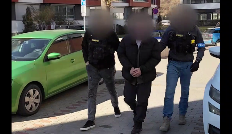 Muž může do vězení až na osm let.