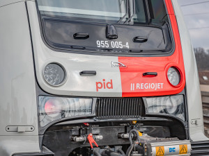 RegioJet nasadil nové vlaky na dvě pražské linky, později než bylo v plánu