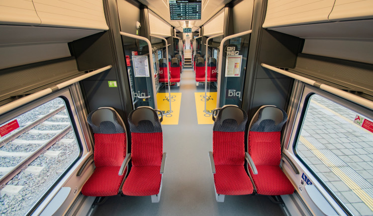 RegioJet nasadil nové vlaky na dvě pražské linky, později než bylo v plánu