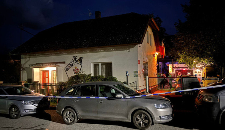 Kriminalisté opět zadrželi nechvalně známého vůdce sekty a tentokrát je to vážné. Měl vyhrožovat soudkyni