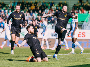 Fotbalisté Slavie vyhráli v Karviné 4:0 a udělali další krok k ligovému titulu