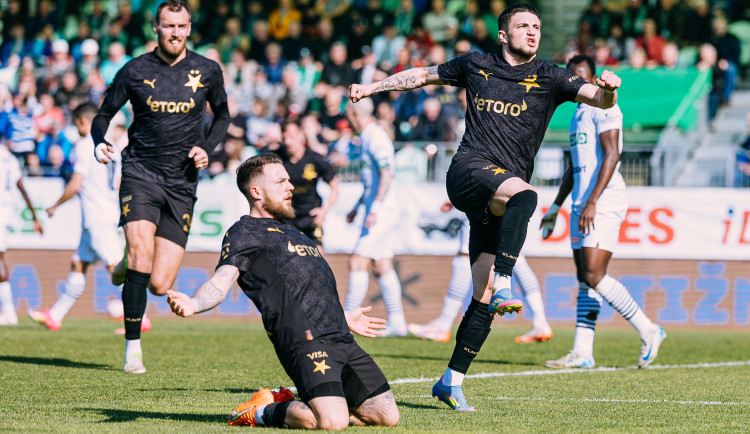 Fotbalisté Slavie vyhráli v Karviné 4:0