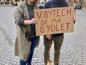 V centru Prahy lidé demonstrovali za omezení krátkodobých ubytování