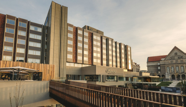 Po rekonstrukci otevřeli hotel Fairmont Golden Prague, dřívější InterContinental. Noc vyjde na patnáct tisíc