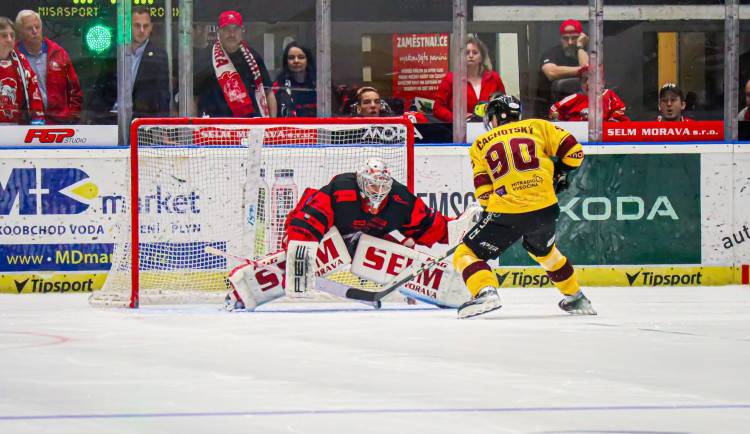 Krev, pot a jihlavské slzy. Dukla schytala v Olomouci kanára, v baráži prohrává 2:0