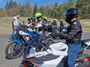 Na kurz Učme se přežít v Sosnové přijeli zástupci Evropské federace autoškol