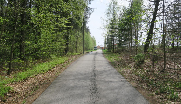 Velikonoce, alkohol a neznámý řidič. Policie rozplétá nehodu elektrokoloběžky