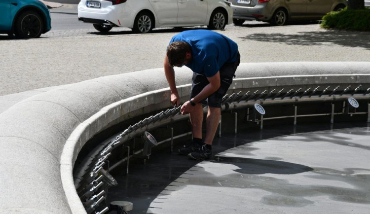 Kašny, fontány, pítka a pumpičky se vrátí po zimě do plného provozu od 1. května