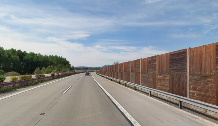 Na 133. km dálnice D5 startuje oprava protihlukové stěny. Potrvá do půlky června