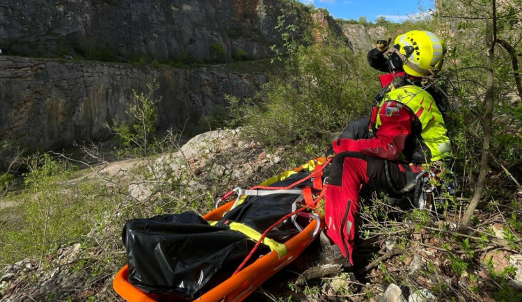 VIDEO: V lomu Velká Amerika zemřel člověk, tělo museli vyzvednout vrtulníkem
