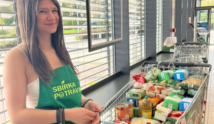 Když je srdce na správném místě. Jihlavané přispěli do Sbírky potravin téměř dvěma tunami darů