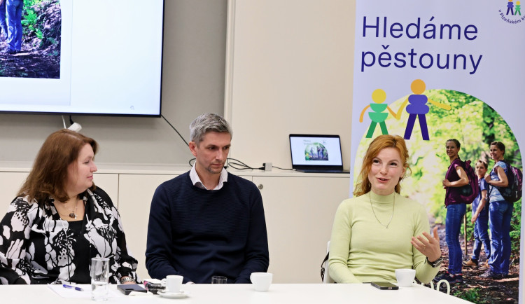 Akutní nedostatek pěstounů má Plzeňský kraj, potřebuje dlouhodobě desítky nových