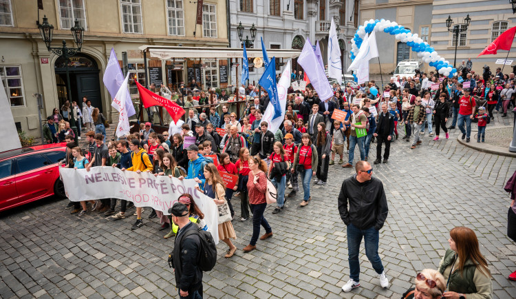 Zastupitel Prahy Wolf žádá prošetření postupu policie při sobotním Pochodu pro život