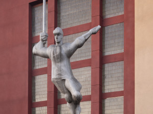 Máchovu sochu na Petříně opravili za peníze ze sbírky, na řadě je hokejista na Výstavišti