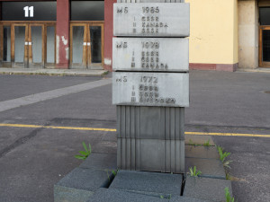 Máchovu sochu na Petříně opravili za peníze ze sbírky, na řadě je hokejista na Výstavišti