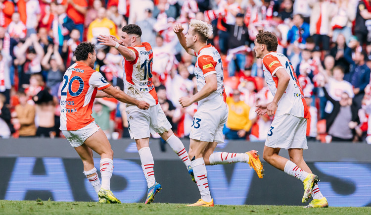 Fotbalisté Slavie po zisku titulu zvítězili po obratu z 1:3 nad Plzní 4:3