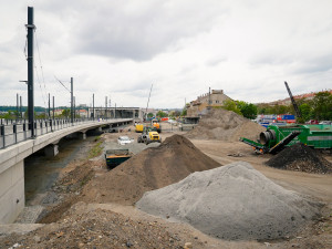 FOTOGALERIE: Trať mezi Bubny a Výstavištěm bude v provozu v srpnu, stanice dokončují