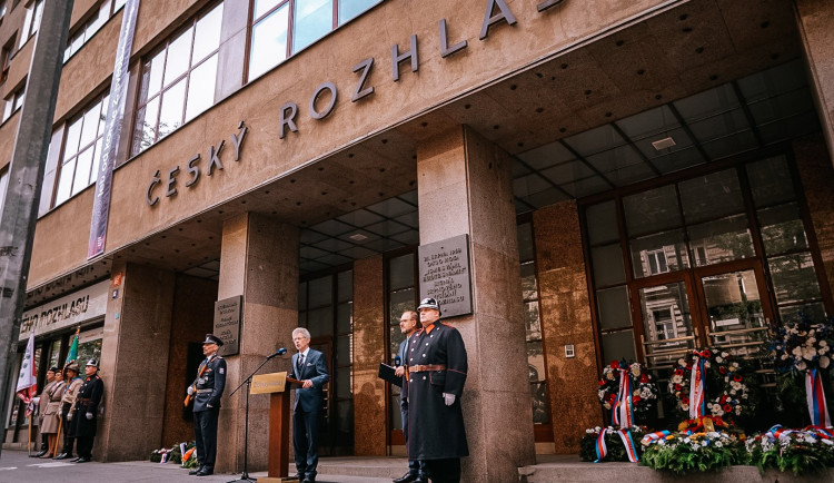 Politici i zástupci armády a policie si u Rozhlasu připomněli začátek Pražského povstání