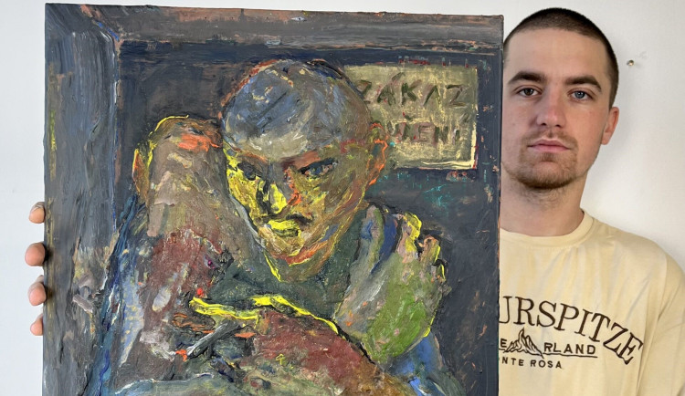 „Chci být real,“ říká malíř Filip Šícha. Na sítích balancuje mezi humorem a upřímností