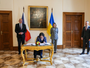 Filozofická fakulta UK bude spolupracovat s Ukrajinou, mimo jiné i v boji proti dezinformacím