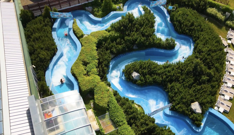 Divoká řeka teče plným proudem. Nejdelší tobogán v ČR otevřen!