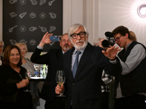 Zemřel herec a prezident karlovarského filmového festivalu Jiří Bartoška