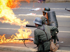 FOTOGALERIE: Tanky i plamenomety. Do ulic Prahy se v rekonstrukci vrátily boje z konce války
