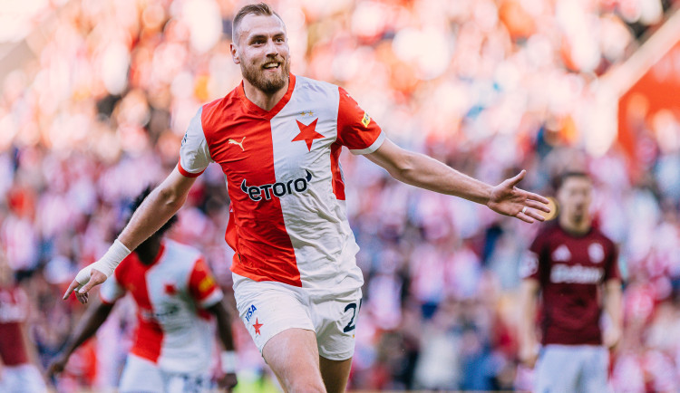 Fotbalisté Slavie porazili v nadstavbě Spartu 2:1. Letenští zažívají sérii proher po více než deseti letech