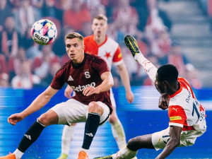 Druhý gól fotbalistů Slavie v derby neměl platit, Oscar hrál podle komise rukou