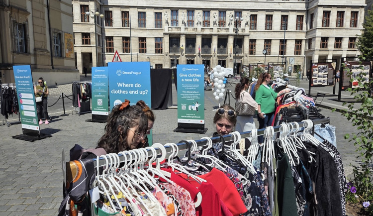 Nový web projektu Obleč Prahu zjednoduší Pražanům třídění oblečení