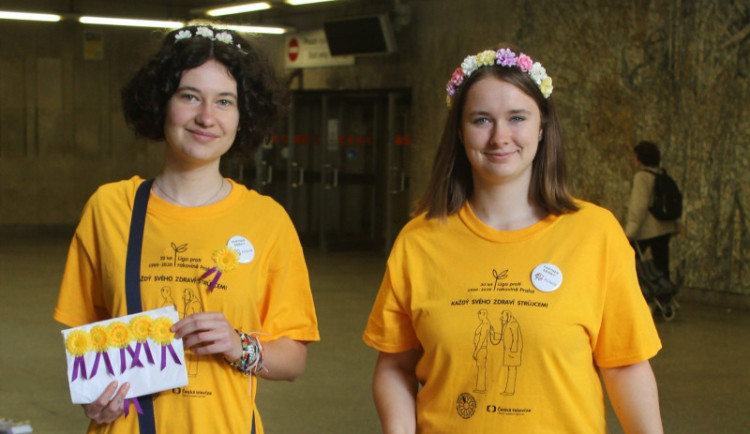 Prodej žlutých kvítků podpoří pacienty s rakovinou tlustého střeva