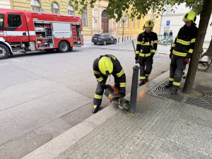 Hasiči řešili v Praze 1 sloupky jako překážku, v případě nutnosti je odstraní násilně
