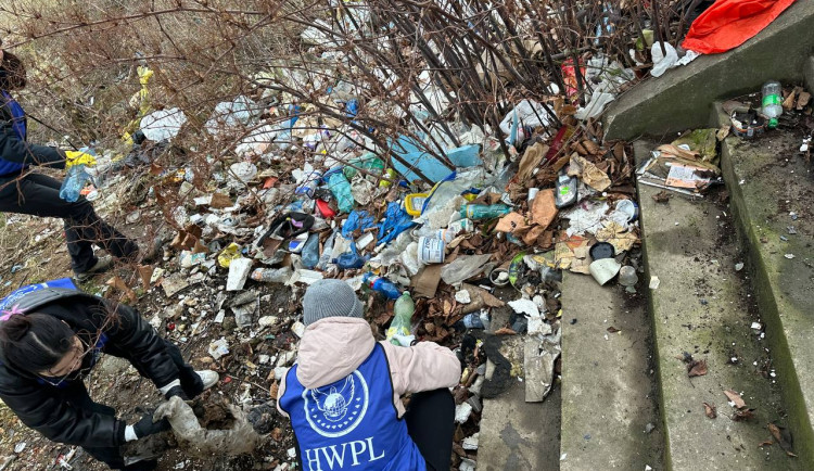 Dobrovolníci uklízí Prahu, odpadky sbírali za poslední půl rok už sedmdesátkrát.