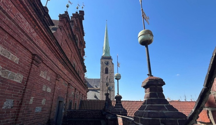 Plzeň nabízí tematické prohlídky města, nově může veřejnost i na střechu radnice