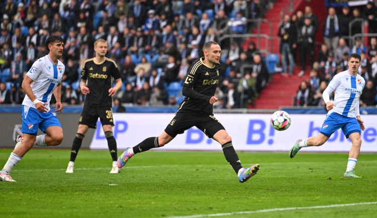 Sparta prohrála s Baníkem 3:2 a klesla na páté místo