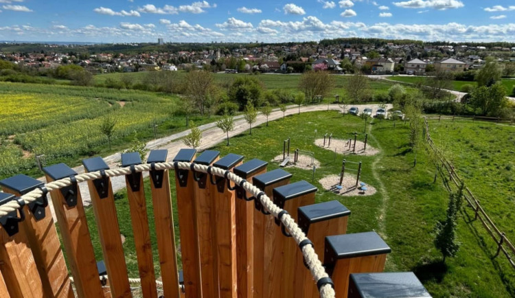 Nebušice mají novou rozhlednu, navrhli ji studenti architektury ČVUT