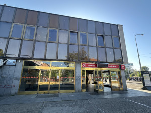 Praha schválila prodeje pozemků u stanice Nádraží Holešovice, Piráti jsou ale proti