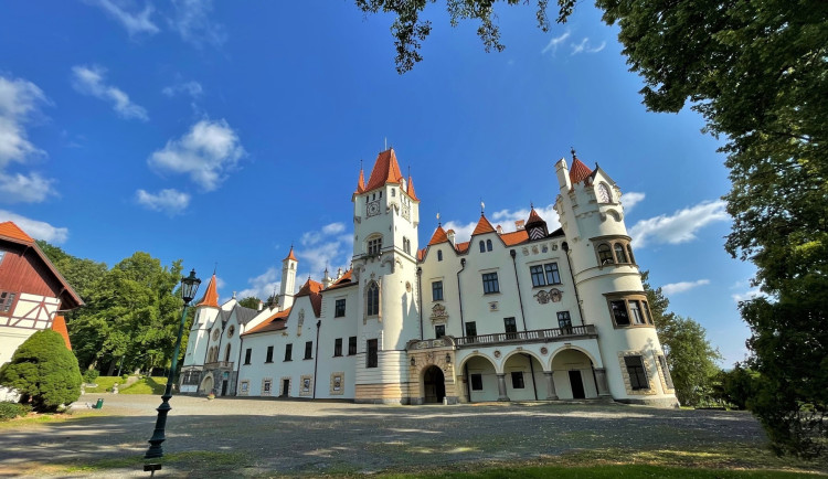 Pohádkový zámek v Žinkovech našel po letech svého kupce a konečně opět ožije