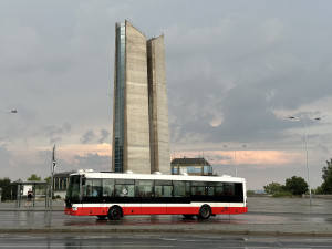 Začala stavba trolejí pro linky 131 a 176 na Strahov, hotovo má být za rok