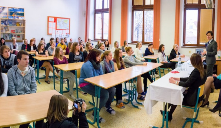 Na zvyšování kapacit pražských středních škol je podle experta pozdě, nabídka nestačí