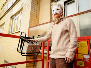 FOTOGALERIE: V Holešovicích tvoří Toy Box nový mural, připomene Miladu Horákovou