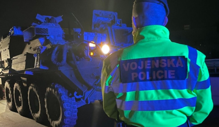 Konvoj vojáků americké armády zahájí přejezd přes Česko na cvičení NATO