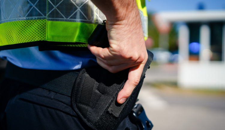 Kuriózní případ odhalila kontrola dvou podezřelých vozidel jedoucích těsně za sebou