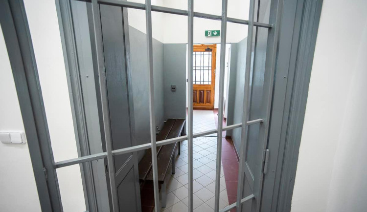 Za kartáčky a prací kapsle ukradené v Jablonci vězení. Důvodem je recidiva