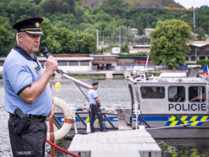 Policie má novou loď za sedm milionů. Zachrání s ní tonoucí a vytáhnou věci ze dna