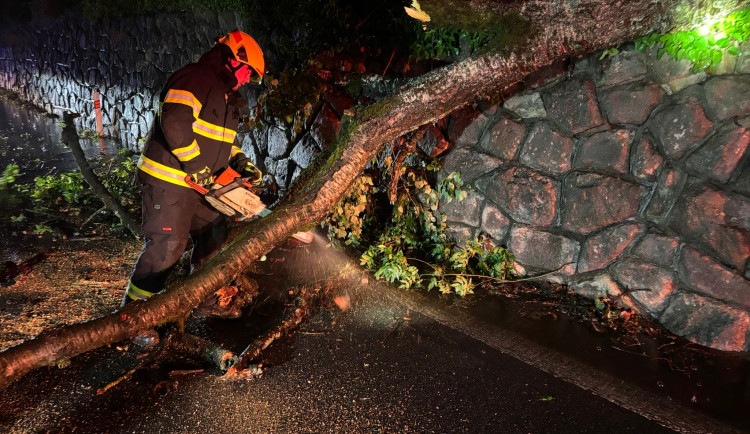 Noční bouřka přinesla do kraje kroupy velké jak golfové míčky, vichr, blesky i přívalový déšť